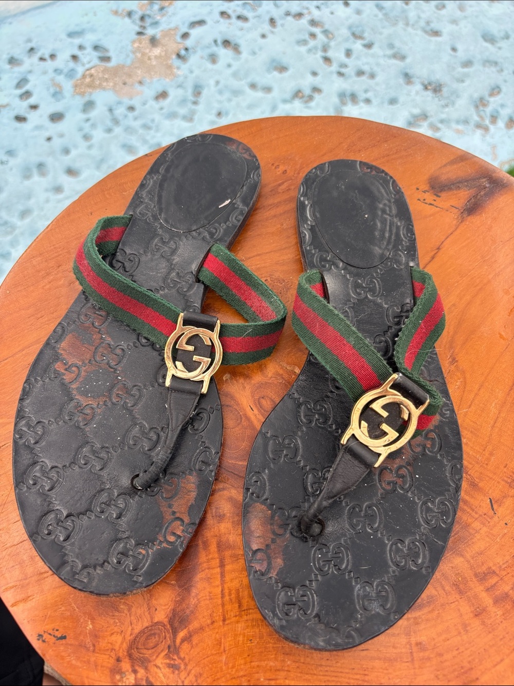 Gucci Black Leather GG-Embossed Sandals with Green and Red Web Straps - Picture 1 of 2